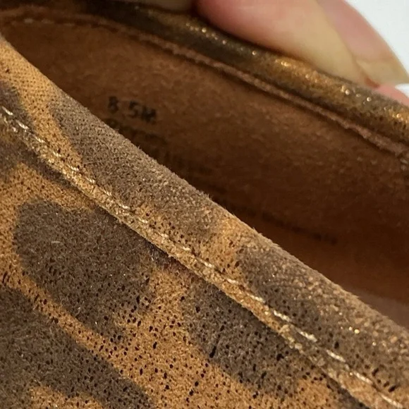 AEROSOLES Men's Tan Leopard Loafers - Picture 6 of 6